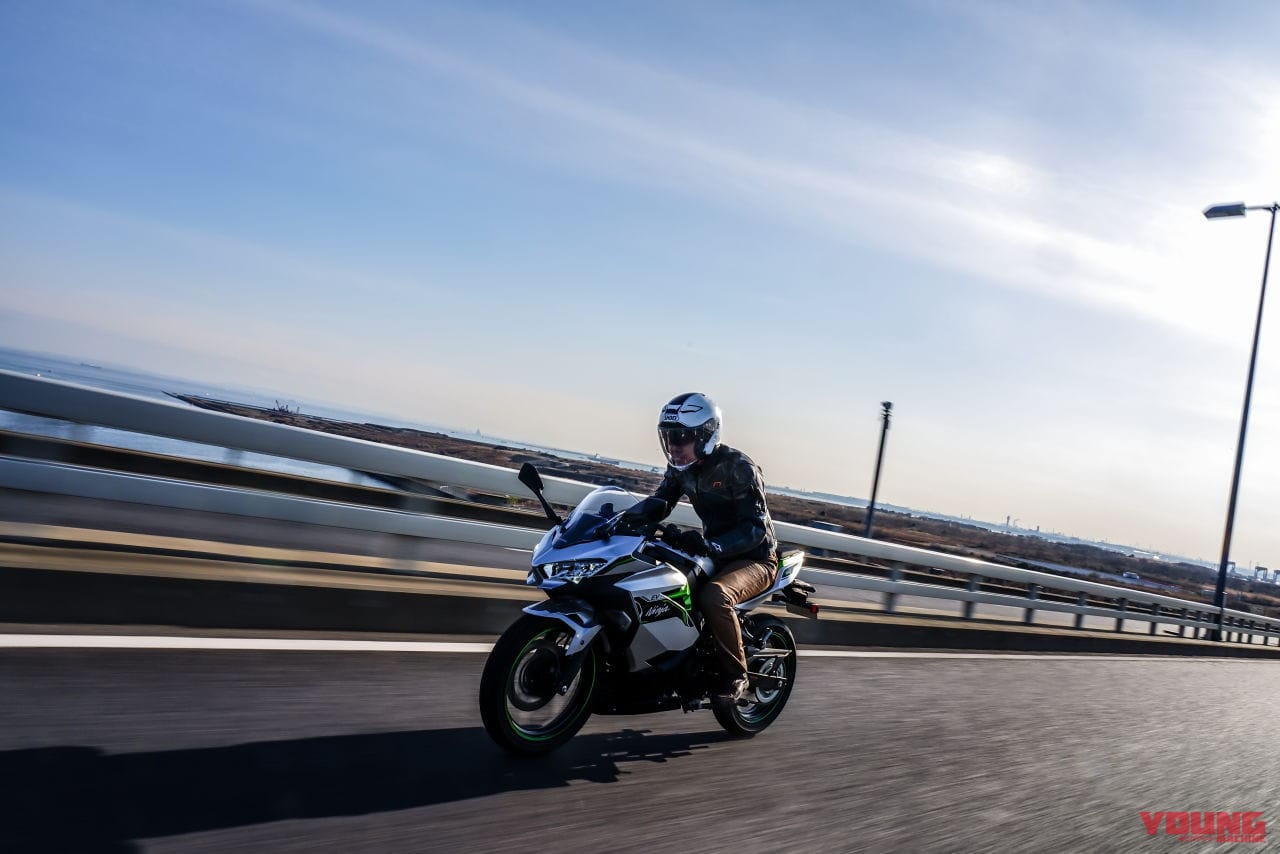 カワサキ|ニンジャe-1|【速報】カワサキ初の電動スポーツバイク「ニンジャe-1」速攻インプレ! 原付二種だけどeブーストで400並みの加速?!