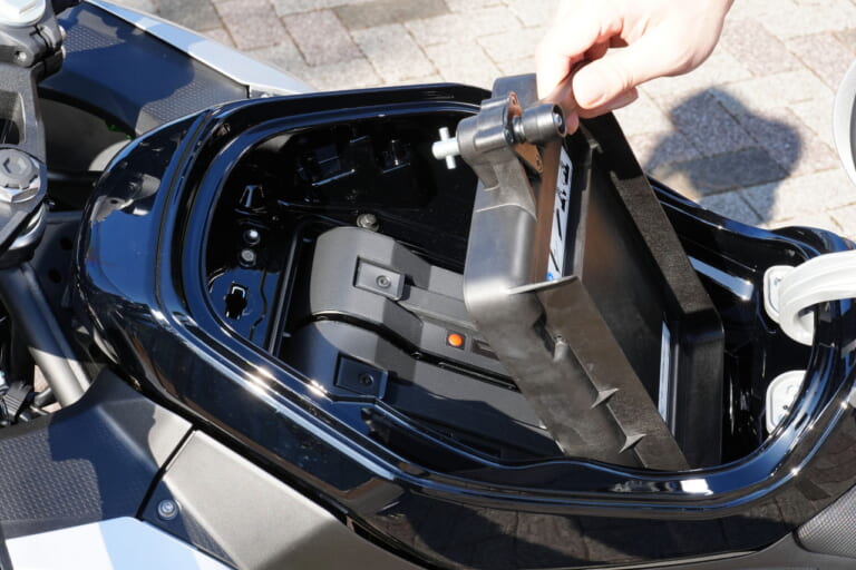 カワサキ|ニンジャe-1|【速報】カワサキ初の電動スポーツバイク「ニンジャe-1」速攻インプレ! 原付二種だけどeブーストで400並みの加速?!