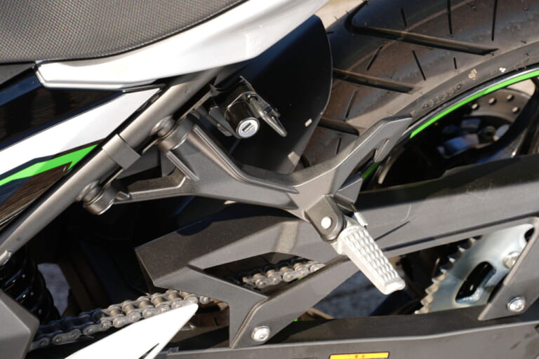 カワサキ|ニンジャe-1|【速報】カワサキ初の電動スポーツバイク「ニンジャe-1」速攻インプレ! 原付二種だけどeブーストで400並みの加速?!