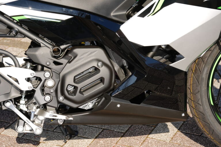 カワサキ|ニンジャe-1|【速報】カワサキ初の電動スポーツバイク「ニンジャe-1」速攻インプレ! 原付二種だけどeブーストで400並みの加速?!