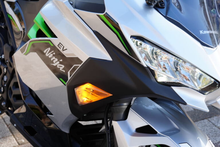 カワサキ|ニンジャe-1|【速報】カワサキ初の電動スポーツバイク「ニンジャe-1」速攻インプレ! 原付二種だけどeブーストで400並みの加速?!