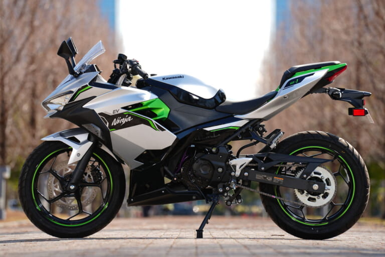 カワサキ|ニンジャe-1|【速報】カワサキ初の電動スポーツバイク「ニンジャe-1」速攻インプレ! 原付二種だけどeブーストで400並みの加速?!