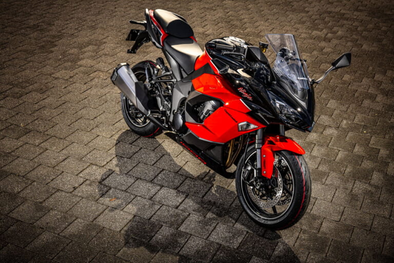 KAWASAKI ニンジャ1000SX 40thアニバーサリーエディション|“Ninja”の伝説はここから始まった。トップガン「GPZ900Rマーヴェリック号」の魅力を振り返る