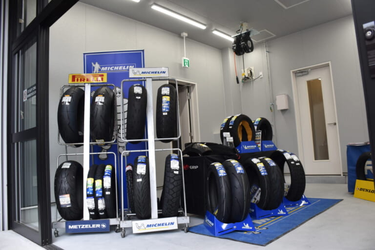 ホンダドリーム市川|グランドオープン|CB400SF/SBとCB1100ファイナルが新車で買えるってマジ?! 本日オープンの“ホンダドリーム市川”で驚きのお宝車両を大発見ッ!!