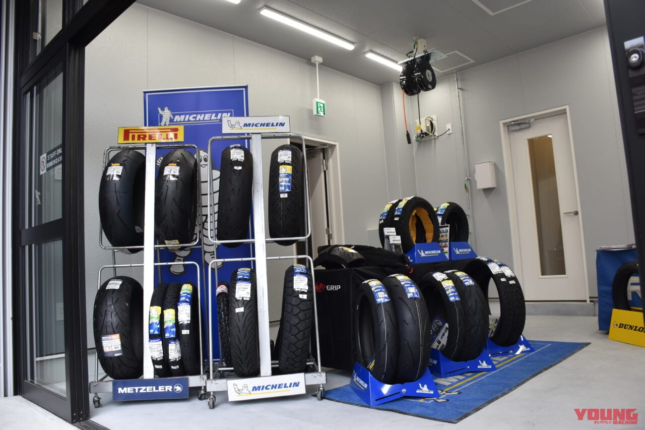 ホンダドリーム市川|グランドオープン|CB400SF/SBとCB1100ファイナルが新車で買えるってマジ?! 本日オープンの“ホンダドリーム市川”で驚きのお宝車両を大発見ッ!!