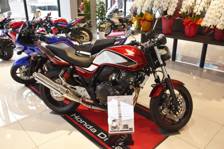ホンダ|CB400スーパーフォア|CB400SF/SBとCB1100ファイナルが新車で買えるってマジ?! 本日オープンの“ホンダドリーム市川”で驚きのお宝車両を大発見ッ!!