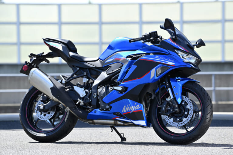 カワサキ|ニンジャZX-4R|【SCOOP!】新型ホンダ「CB400」は新開発の直4+新世代MT“Eクラッチ”のコンビで来る?!