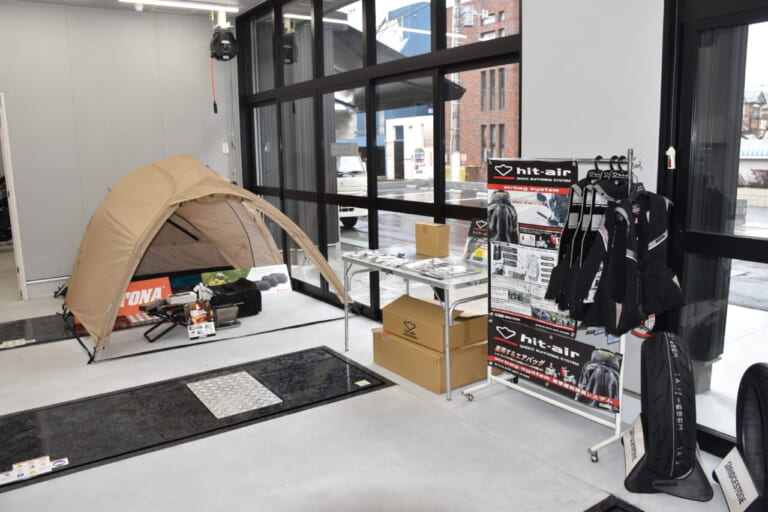 ホンダドリーム市川|グランドオープン|CB400SF/SBとCB1100ファイナルが新車で買えるってマジ?! 本日オープンの“ホンダドリーム市川”で驚きのお宝車両を大発見ッ!!