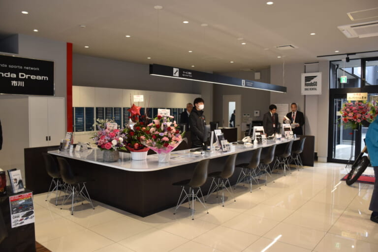 ホンダドリーム市川|CB400SF/SBとCB1100ファイナルが新車で買えるってマジ?! 本日オープンの“ホンダドリーム市川”で驚きのお宝車両を大発見ッ!!