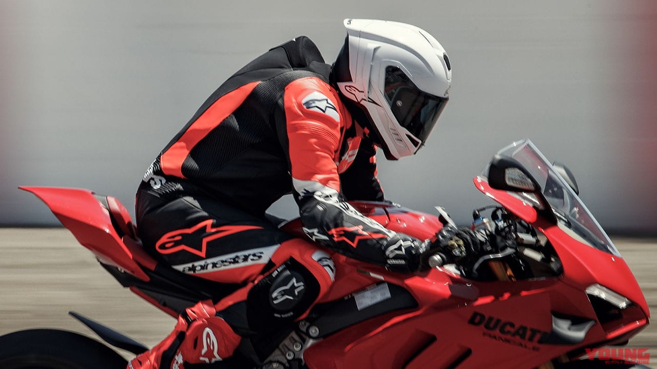 |アルパインスターズのカーボン製ヘルメット「スーパーテックR10」市販へ!! 日本は2024年後半に登場か