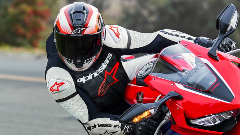 アルパインスターズ|スーパーテックR10|アルパインスターズのカーボン製ヘルメット「スーパーテックR10」市販へ!! 日本は2024年後半に登場か