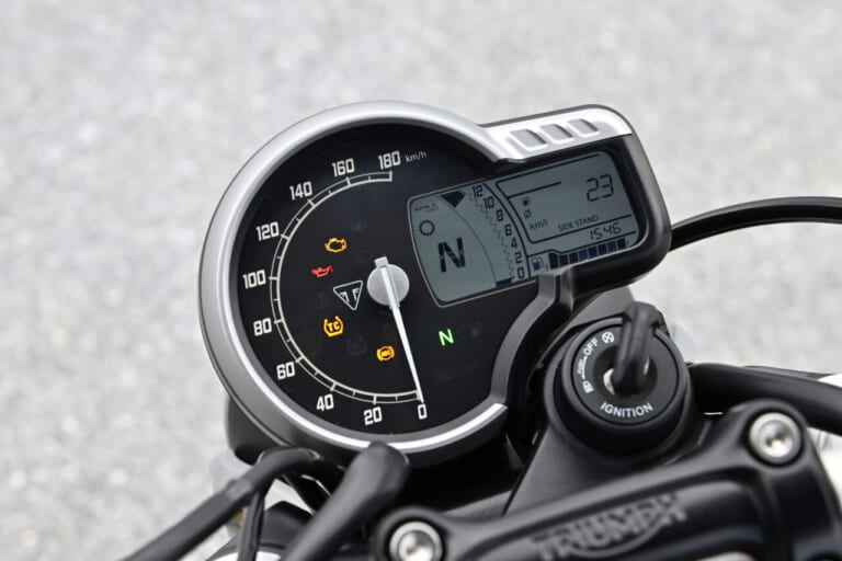 トライアンフ スピード400|メーター|“中免”で味わえるトライアンフの世界:新型スピード400/スクランブラー400X【丸山浩試乗比較】