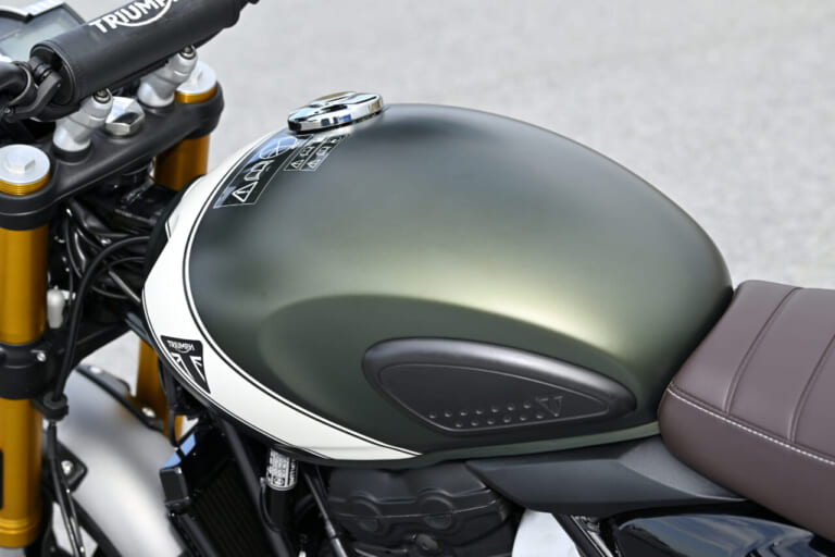 トライアンフ スクランブラー400X|燃料タンク|“中免”で味わえるトライアンフの世界:新型スピード400/スクランブラー400X【丸山浩試乗比較】