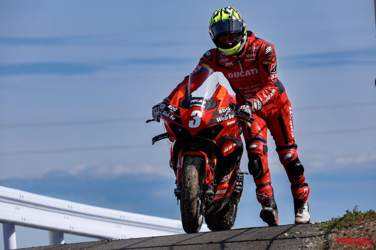 |加賀山就臣監督マジ泣き?! 今季から真紅のマシンを駆る水野涼が初陣でトップに迫る!!