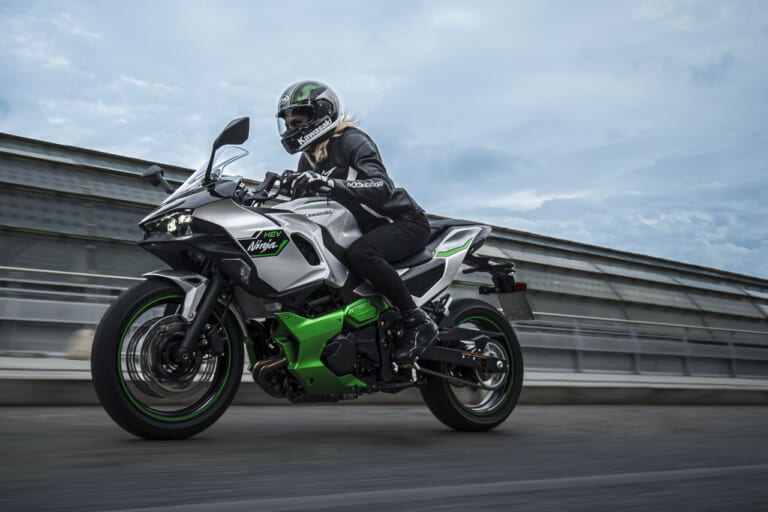 カワサキ|ニンジャ7ハイブリッド|5秒限定で1000ccクラスの加速?! カワサキ「ニンジャ7ハイブリッド」は184万8000円で6/15発売!