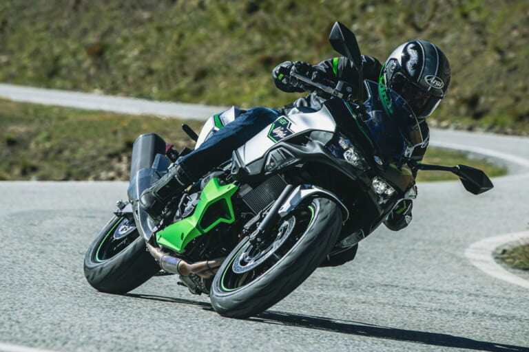カワサキ|ニンジャ7ハイブリッド|5秒限定で1000ccクラスの加速?! カワサキ「ニンジャ7ハイブリッド」は184万8000円で6/15発売!