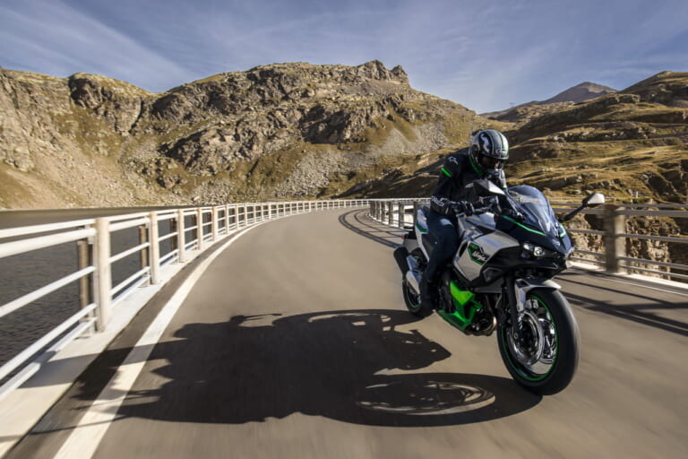 カワサキ|ニンジャ7ハイブリッド|5秒限定で1000ccクラスの加速?! カワサキ「ニンジャ7ハイブリッド」は184万8000円で6/15発売!
