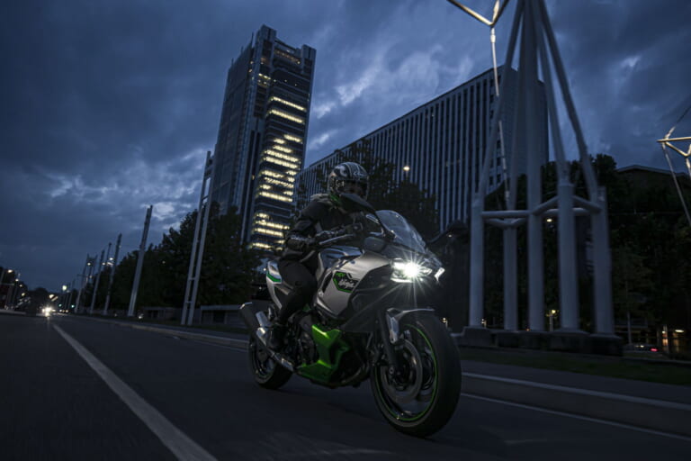 カワサキ|ニンジャ7ハイブリッド|5秒限定で1000ccクラスの加速?! カワサキ「ニンジャ7ハイブリッド」は184万8000円で6/15発売!