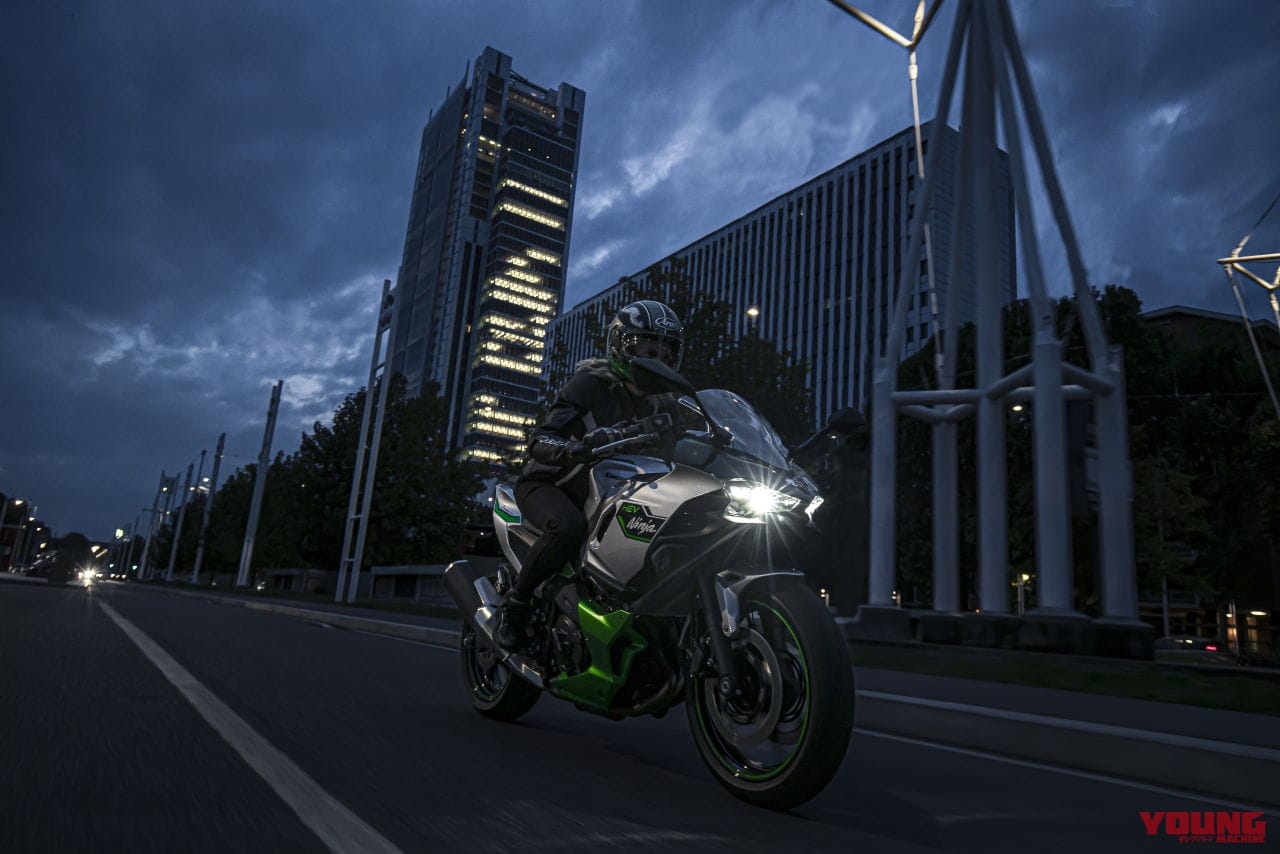 カワサキ|ニンジャ7ハイブリッド|5秒限定で1000ccクラスの加速?! カワサキ「ニンジャ7ハイブリッド」は184万8000円で6/15発売!