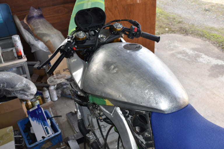 カタナ|10ファクトリー|NOZAKI WORKS|【SCOOP!!】ZX-10Rエンジンのカタナだと?! MCショーでお披露目予定の“最強カタナ”を捕捉!!