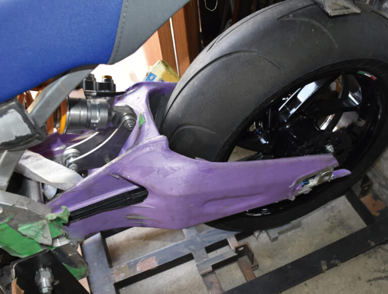 カタナ|10ファクトリー|NOZAKI WORKS|【SCOOP!!】ZX-10Rエンジンのカタナだと?! MCショーでお披露目予定の“最強カタナ”を捕捉!!