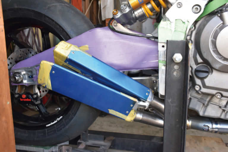 カタナ|10ファクトリー|NOZAKI WORKS|【SCOOP!!】ZX-10Rエンジンのカタナだと?! MCショーでお披露目予定の“最強カタナ”を捕捉!!