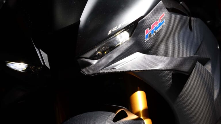 全部付けたら600万円?! ホンダ最新「CBR1000RR-R」の純正ドライ ...