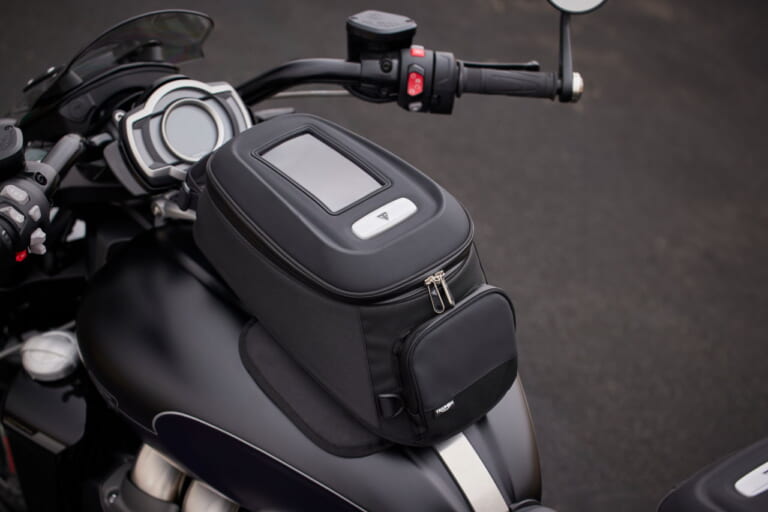 トライアンフ|ロケット3ストームGT|その名も“嵐”!! トライアンフ「ロケット3ストーム R/GT」が東京モーターサイクルショーで初登場