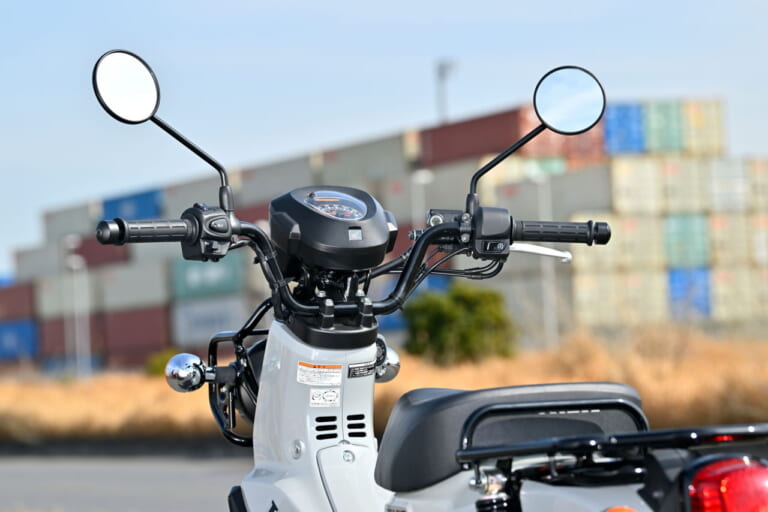 ホンダ|クロスカブ110|オフテイストの原付二種・ヤマハPG-1/ホンダ CT125ハンターカブ/クロスカブの使い勝手を比較!〈居住性/ユーティリティ/灯火類〉