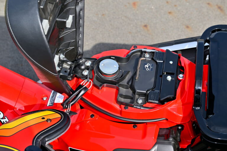 ホンダ|CT125ハンターカブ|オフテイストの原付二種・ヤマハPG-1/ホンダ CT125ハンターカブ/クロスカブの使い勝手を比較!〈居住性/ユーティリティ/灯火類〉