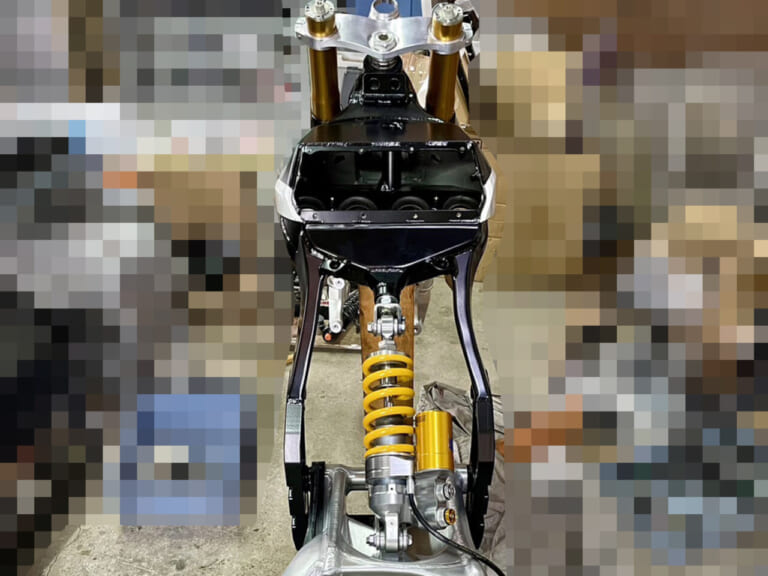 カタナ|10ファクトリー|NOZAKI WORKS|【SCOOP!!】ZX-10Rエンジンのカタナだと?! MCショーでお披露目予定の“最強カタナ”を捕捉!!