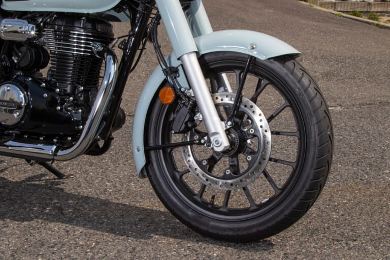 ホンダ|GB350C|2024年モデル|ホンダ「GB350C」見参!! クラシカルな外観でマフラーやシートの造りも異なる【大阪モーターサイクルショー】