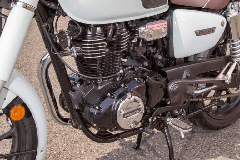 ホンダ|GB350C|2024年モデル|ホンダ「GB350C」見参!! クラシカルな外観でマフラーやシートの造りも異なる【大阪モーターサイクルショー】