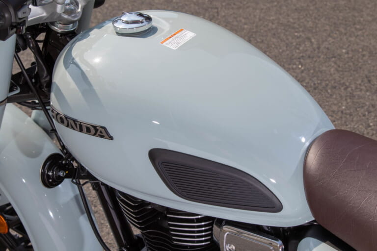 ホンダ|GB350C|2024年モデル|ホンダ「GB350C」見参!! クラシカルな外観でマフラーやシートの造りも異なる【大阪モーターサイクルショー】