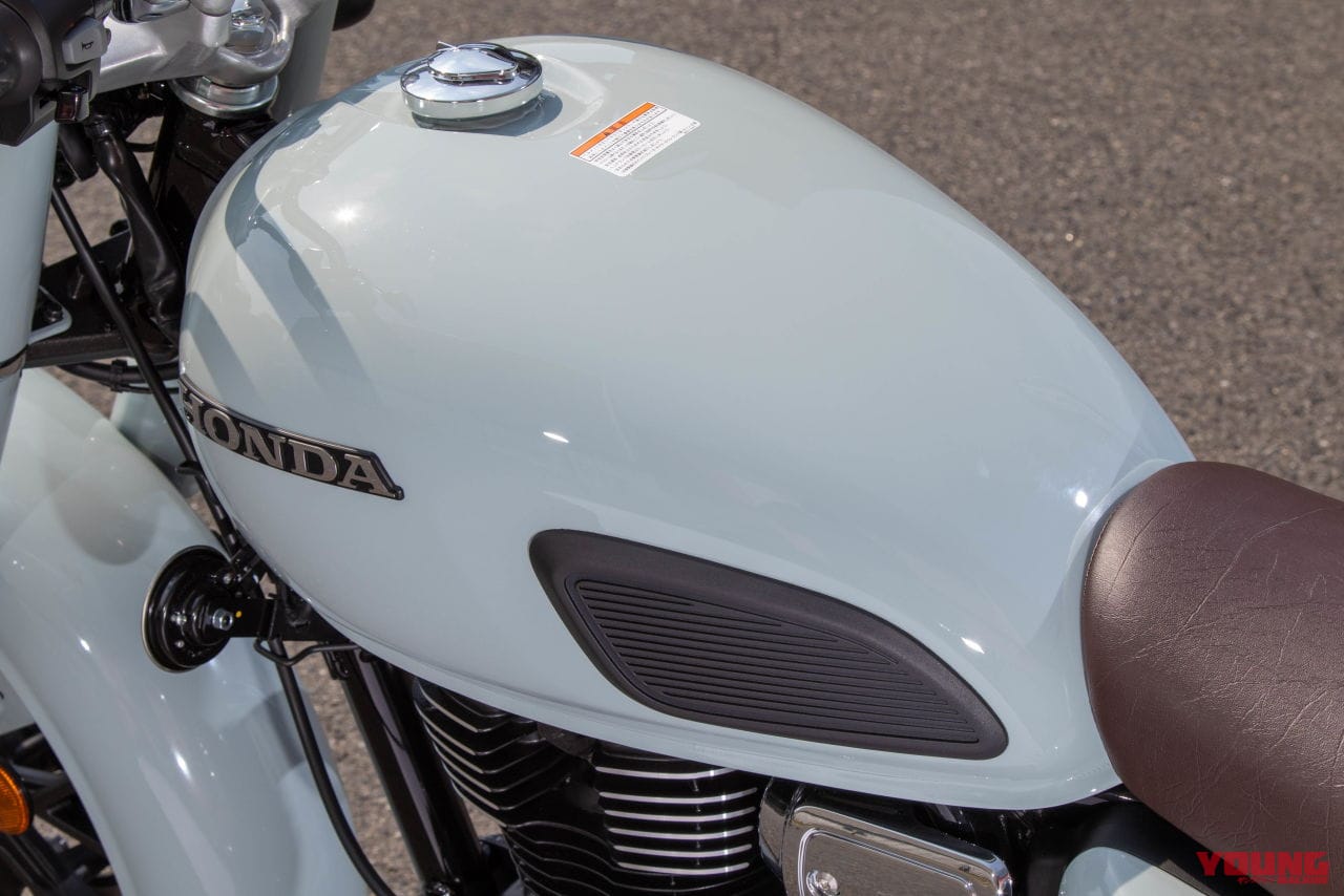 ホンダ|GB350C|2024年モデル|ホンダ新型「GB350C」は66万8800円で10月10日発売!! クラシカルな意匠でマフラーやシートの造りも異なる