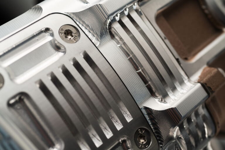 ブラフスーペリア|エンジン|復活のブラフスーペリアが日本上陸!! 伝説の超高級ブランドが日本オフィスを開設