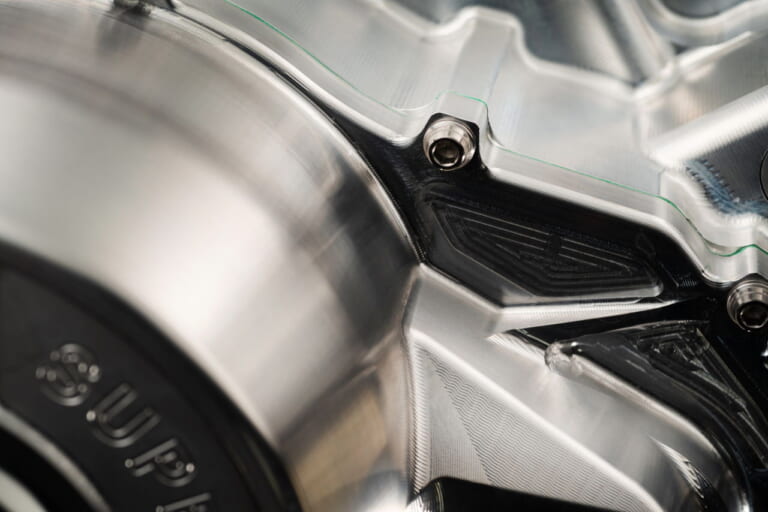 ブラフスーペリア|エンジン|復活のブラフスーペリアが日本上陸!! 伝説の超高級ブランドが日本オフィスを開設