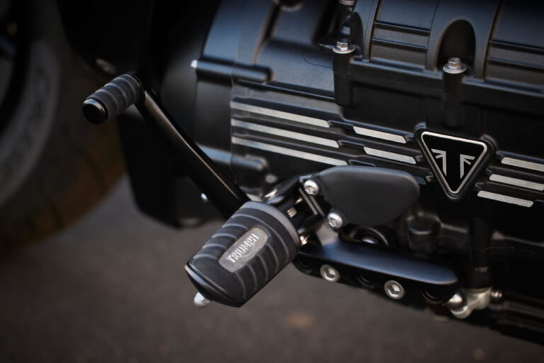 トライアンフ|ロケット3ストームGT|その名も“嵐”!! トライアンフ「ロケット3ストーム R/GT」が東京モーターサイクルショーで初登場