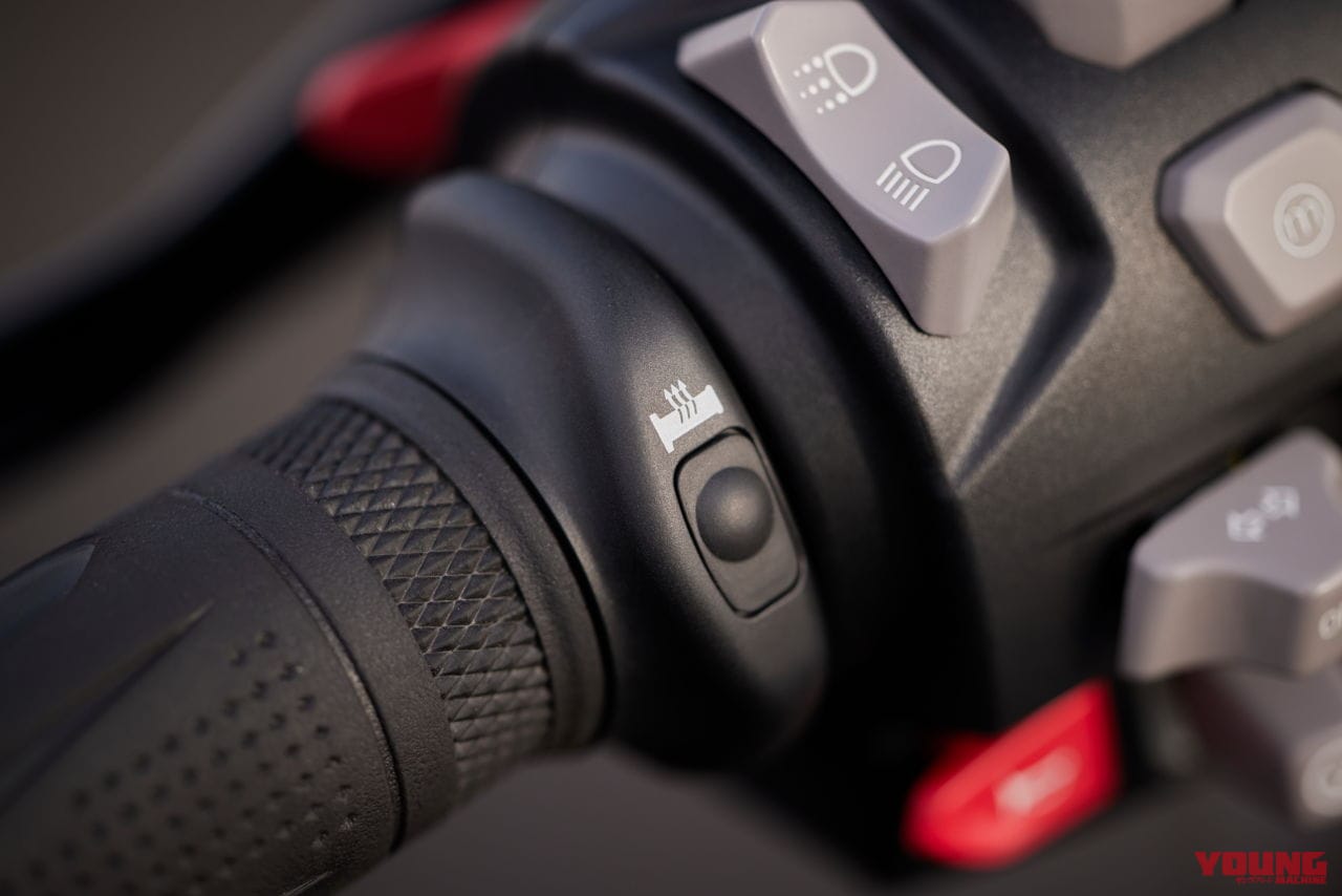 |その名も“嵐”!! トライアンフ「ロケット3ストーム R/GT」が東京モーターサイクルショーで初登場