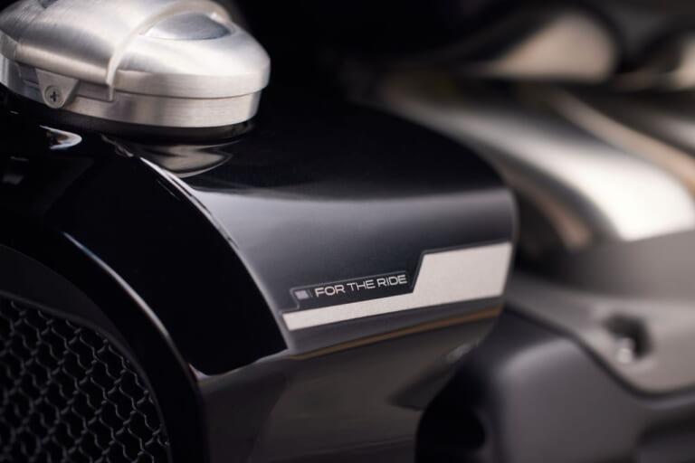 トライアンフ|ロケット3ストームR|その名も“嵐”!! トライアンフ「ロケット3ストーム R/GT」が東京モーターサイクルショーで初登場