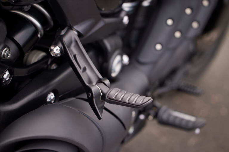 トライアンフ|ロケット3ストームR|その名も“嵐”!! トライアンフ「ロケット3ストーム R/GT」が東京モーターサイクルショーで初登場