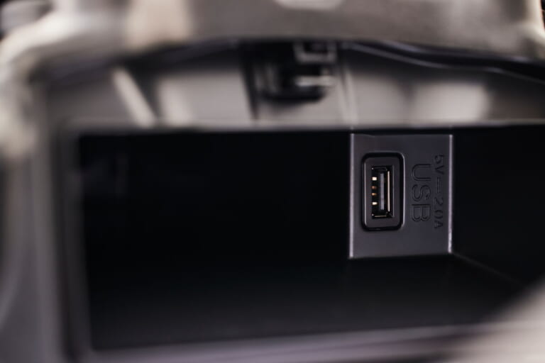 トライアンフ|ロケット3ストームR|その名も“嵐”!! トライアンフ「ロケット3ストーム R/GT」が東京モーターサイクルショーで初登場