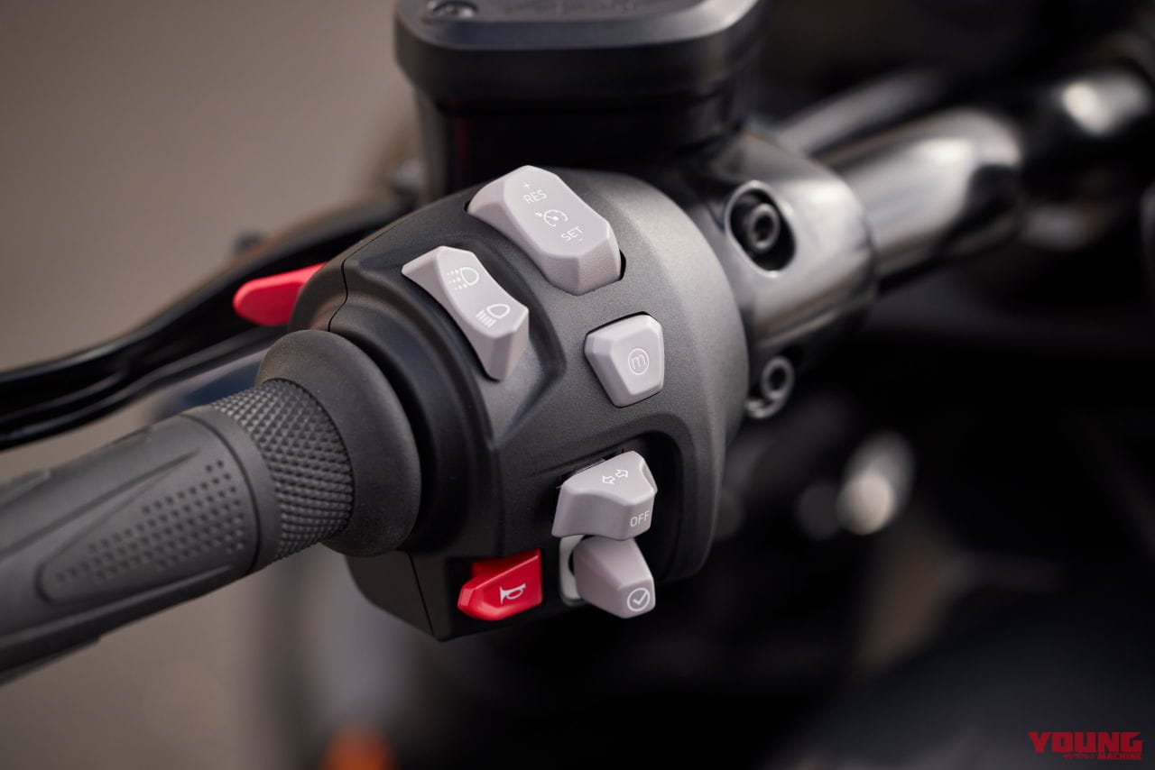 |その名も“嵐”!! トライアンフ「ロケット3ストーム R/GT」が東京モーターサイクルショーで初登場