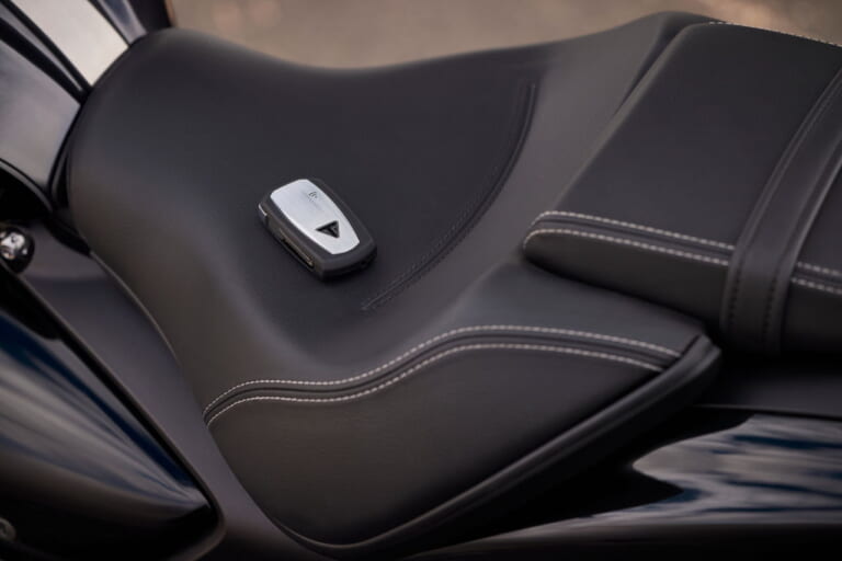 トライアンフ|ロケット3ストームR|その名も“嵐”!! トライアンフ「ロケット3ストーム R/GT」が東京モーターサイクルショーで初登場