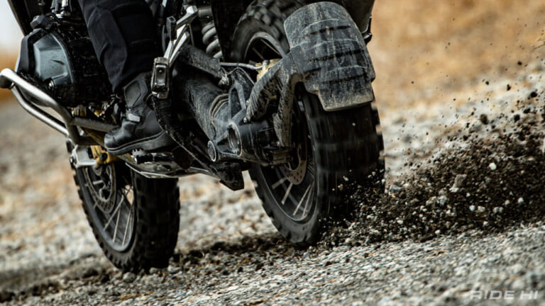 [バイクビギナーQ&A] 山道で突然、砂利道に遭遇。こんなときはどうすれば？
