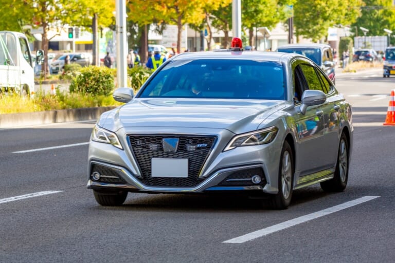 [交通問題] 背後を取られたくない、覆面パトカーに採用されている車種とは…?【クラウン／スカイラインetc.】