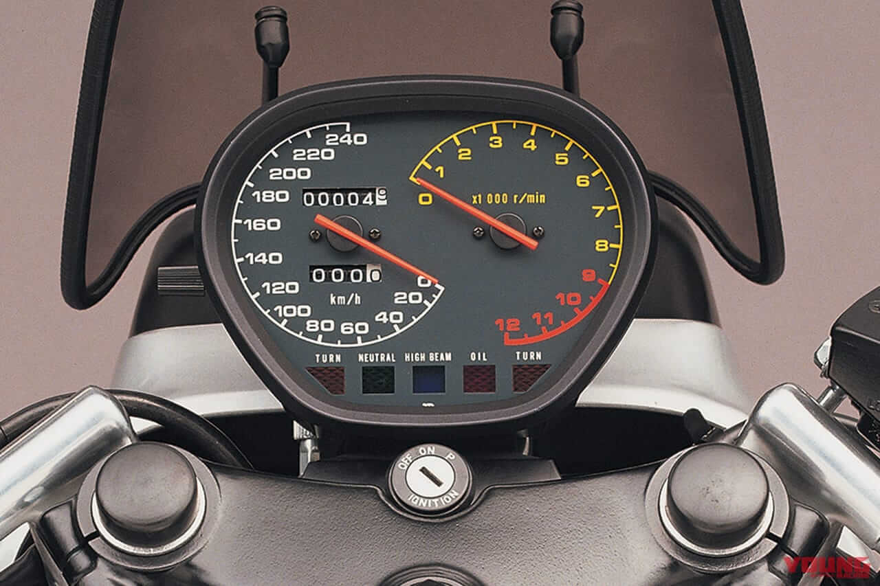 |スズキ カタナのメーターに救世主?! カワサキエンジンのカタナが装着していたKOSO製デジタルメーターがカッコよすぎる件