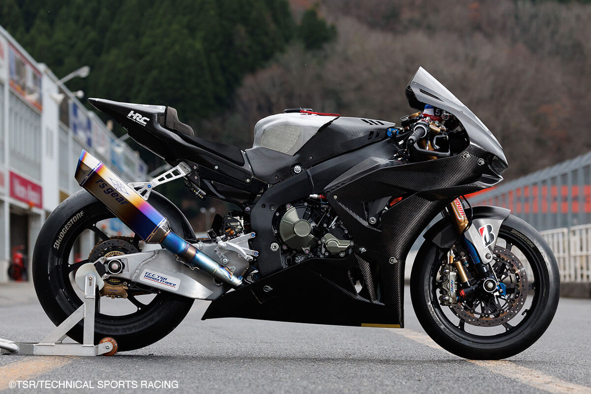 CBR1000RR-R(SC82)用ラジエーターコアガードと新作リアスタンドが登場 