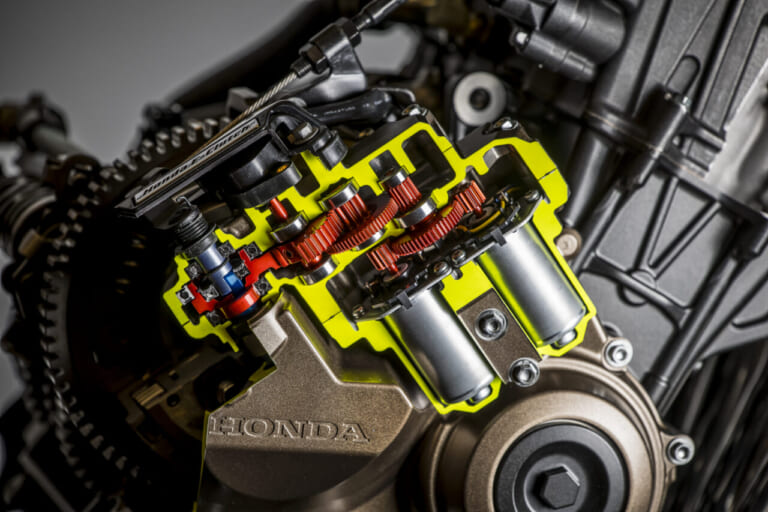 ホンダ|Eクラッチ|苦労して開発したのに…そんなに安いの?! 注目のEクラッチ搭載・ホンダ新型CB650R/CBR650R開発者インタビュー