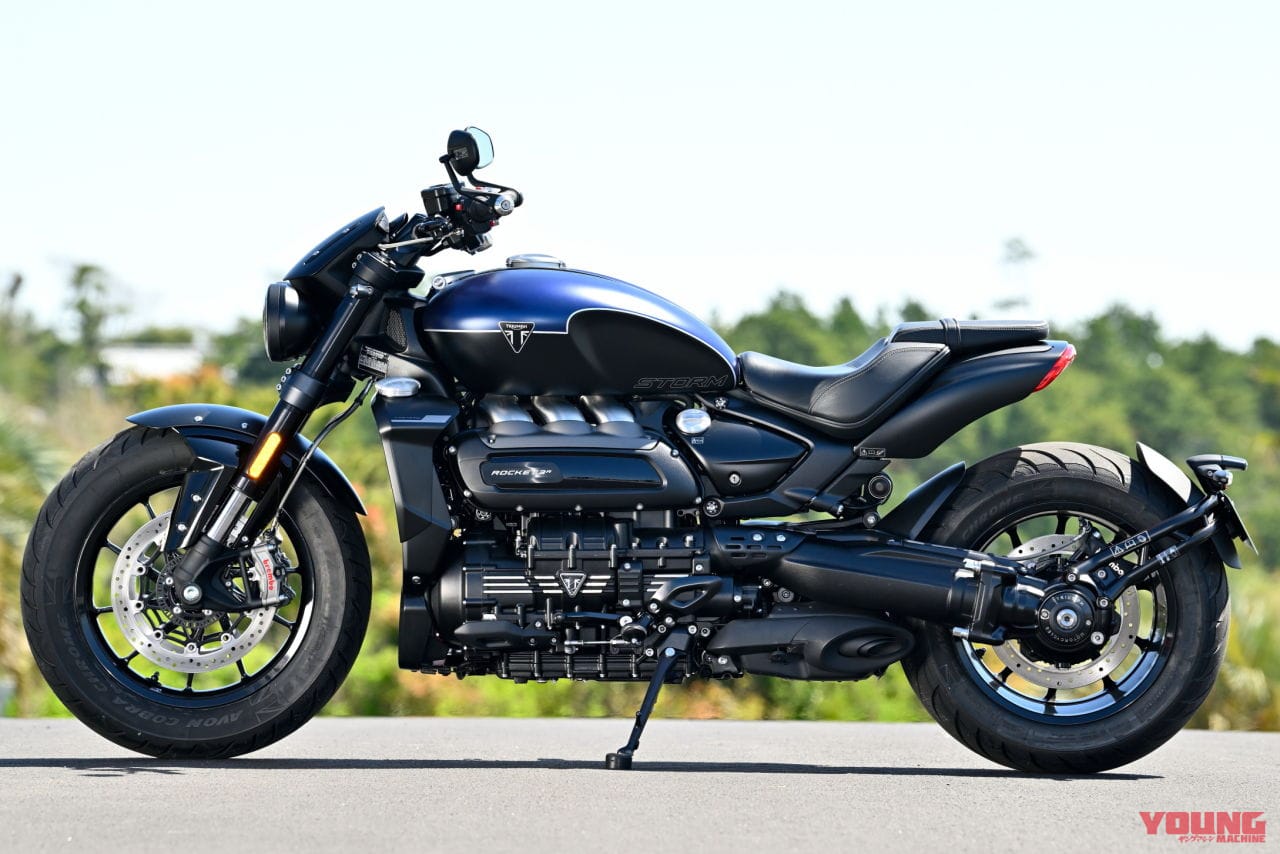 トライアンフ|ロケット3ストームR|2458ccの化物バイク?! トライアンフ「ロケット3 ストームR」は巨大なのに普通に乗れる【試乗インプレ】